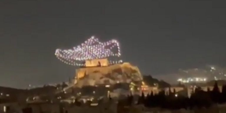 Μηνύσεις ετοιμάζει το υπ. Πολιτισμού για το drone show πάνω από την Ακρόπολη: Εντός της ημέρας, κατά παντός υπευθύνου