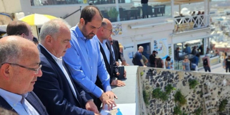Ιω.Κεφαλογιάννης στη Σαντορίνη: Προχωράμε με βάση τα επιστημονικά δεδομένα, με στόχο την ασφάλεια πολιτών