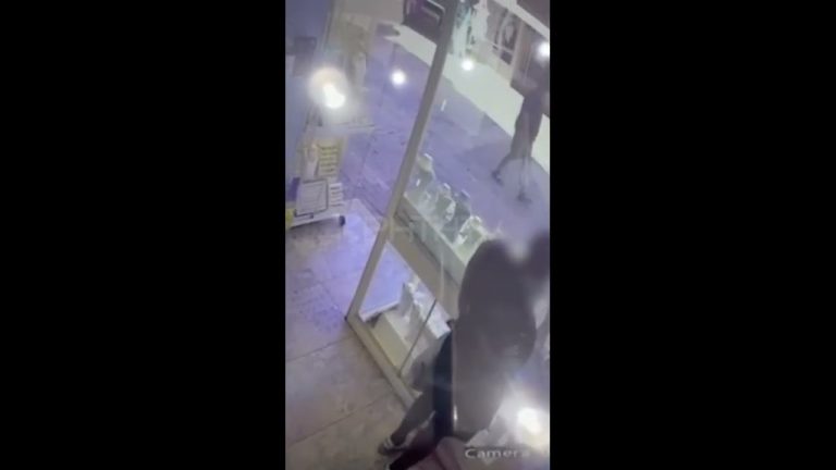 Ηράκλειο: Βίντεο-ντοκουμέντο από τη στιγμή που Ολλανδός κλέβει κολιέ αξίας 6.000 ευρώ -Συνελήφθη μετά από λίγο