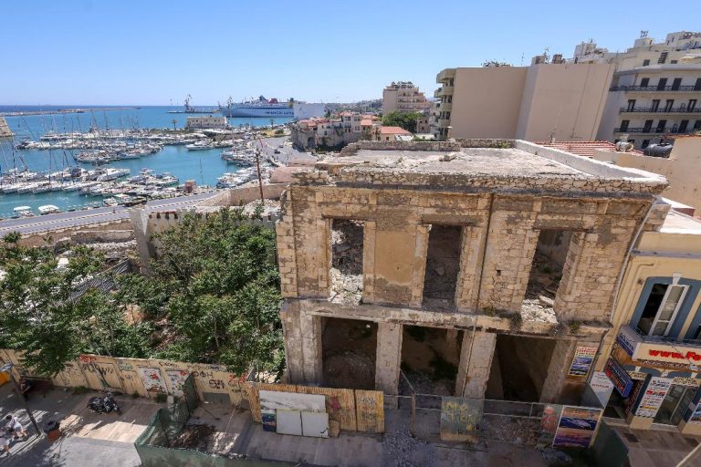 Ξεκίνησε το έργο στερέωσης του πρώην ξενοδοχείου Μίνως