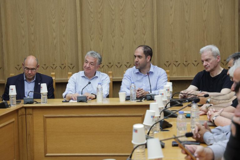 Σύσκεψη στην Περιφέρεια Κρήτης μετά τον πρωινό σεισμό -Δηλώσεις Υπουργού και Περιφερειάρχη