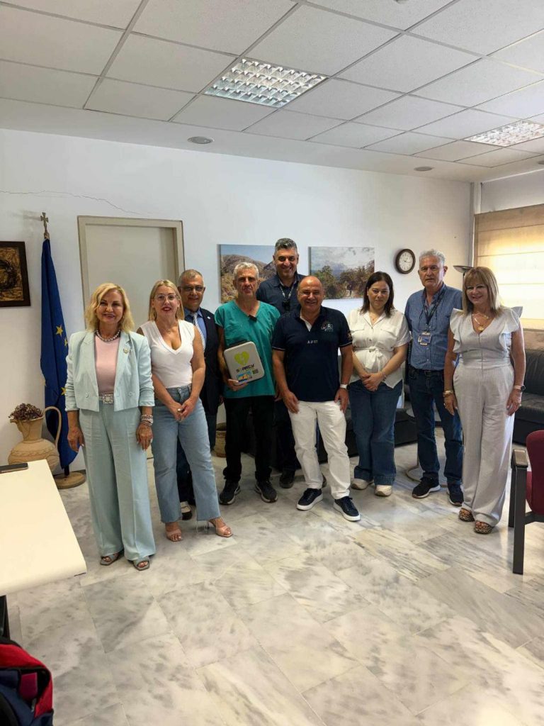 Ο Ροταριανός Όμιλος Ηράκλειο Candia παρέδωσε έναν αυτόματο απινιδωτή στον Αερολιμένα Ηρακλείου ‘‘Νίκος Καζαντζάκης’’