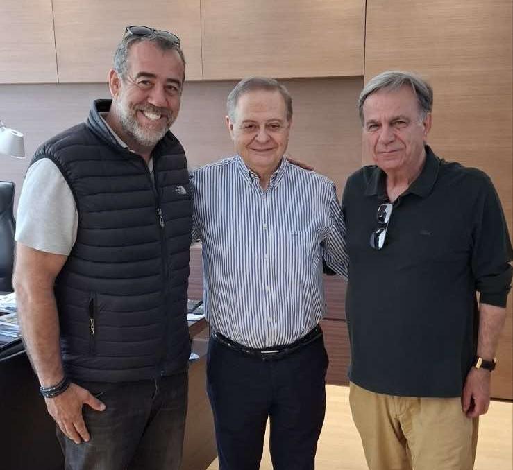 ΣΤΟ ΠΛΕΥΡΟ ΤΟΥ ΕΡΑΣΙΤΕΧΝΗ ΟΦΗ ΚΑΙ Ο ΜΗΝΑΣ ΧΑΛΚΙΑΔΑΚΗΣ-ΠΑΝΩ ΑΠΟ 100 ΠΑΙΔΙΑ ΑΠΟ ΤΙΣ ΑΚΑΔΗΜΙΕΣ ΜΠΟΡΟΥΝ ΝΑ ΤΑΞΙΔΕΨΟΥΝ ΔΩΡΕΑΝ ΣΤΟΝ ΤΕΛΙΚΟ