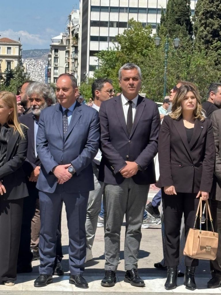 Στις εκδηλώσεις για την 84η επέτειο της Μάχης της Κρήτης που διοργάνωσαν η Πανελλήνια Ομοσπονδία Πολιτιστικών Κρητικών Σωματείων και η Παγκρήτια Ένωση ο Χάρης Μαμουλάκης
