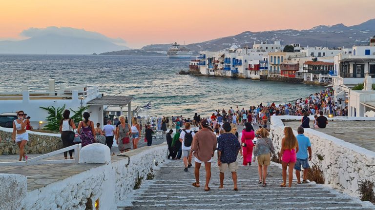 Ο τουρισμός δεν αρκεί πια μόνος του – ώρα για ποιοτική στροφή!