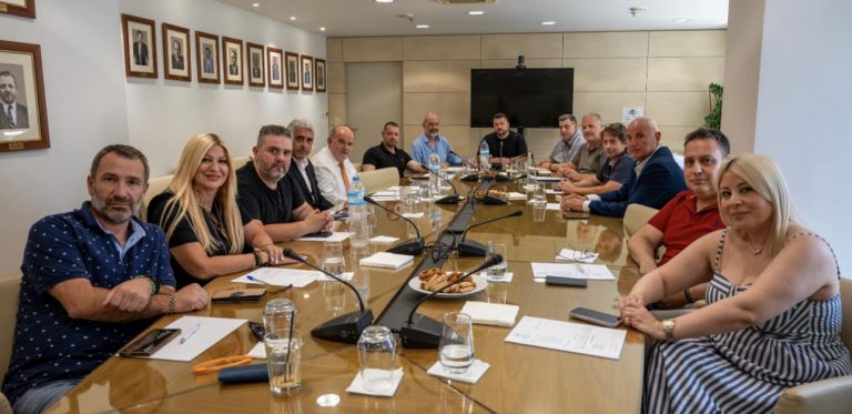 Tο νέο Διοικητικό Συμβούλιο της Πανελλήνιας Ομοσπονδίας Εστιατορικών & Συναφών Επαγγελμάτων (ΠΟΕΣΕ) -H Μαρία Χαλβατζή Αντωνακάκη καταλαμβάνει τη θέση της Β’ Αντιπροέδρου.