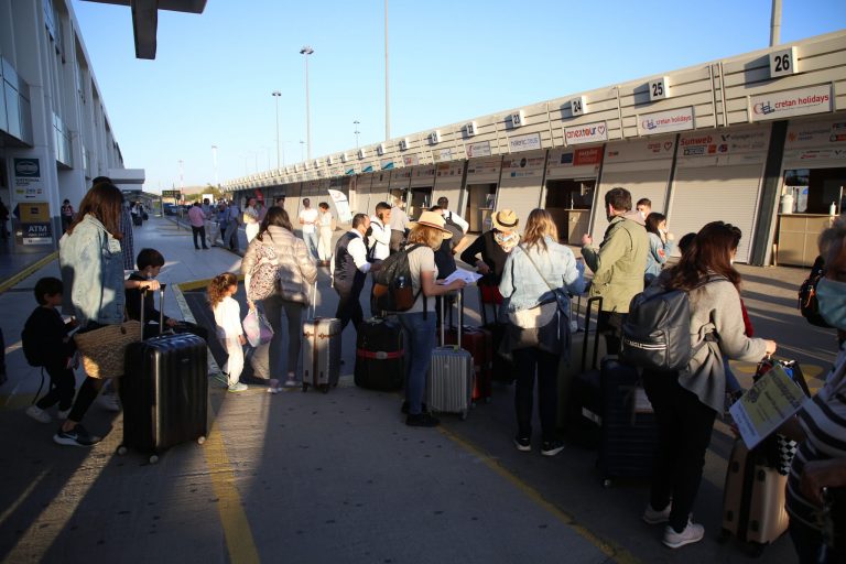 Ακύρωση πτήσεων από και προς το Τελ Αβίβ – Εγκλωβισμένοι Ισραηλινοί τουρίστες στην Κρήτη