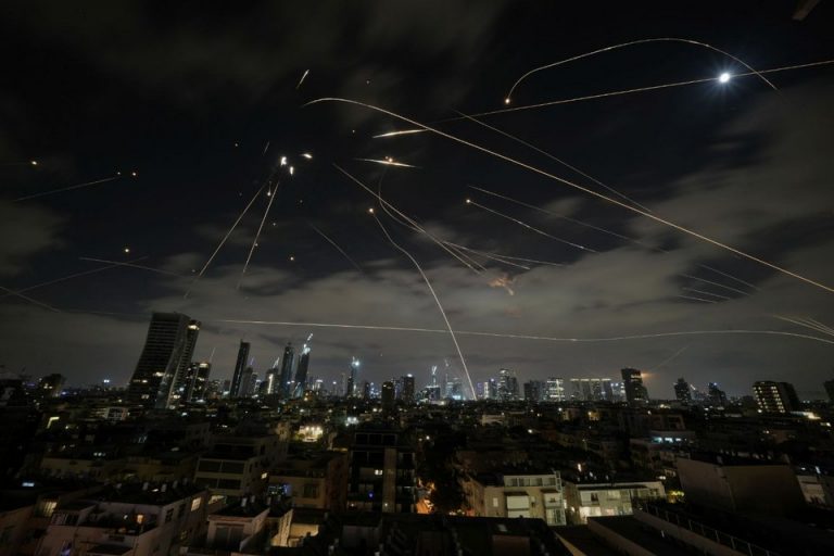 «Ελέγχουμε τον εναέριο χώρο της Τεχεράνης», λέει το Ισραήλ -Νέες απειλές από το Ιράν