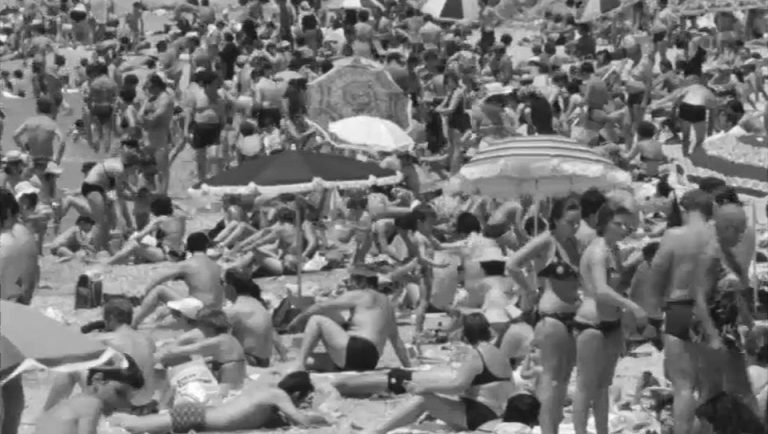 «Τα μπάνια του λαού»: Από ποιον και πότε προέκυψε η ιστορική φράση -Μια αναδρομή στο ελληνικό καλοκαίρι