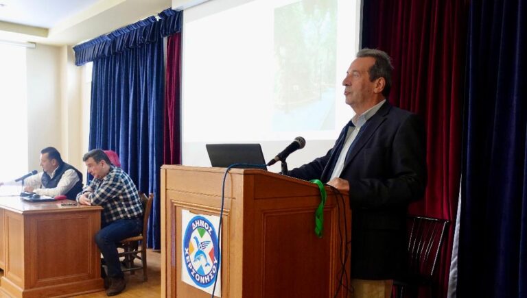 Δήμος και επιστήμονες ενώνουν τις δυνάμεις τους για τον πλάτανο στο Κράσι