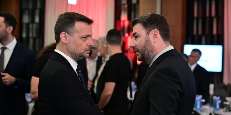 ΠΑΣΟΚ: Αγριεύει ο καβγάς μετά την τρίτη θέση -Έρχονται προειδοποιητικές βολές για διαγραφές από Ανδρουλάκη σε Δούκα και αμφισβητίες