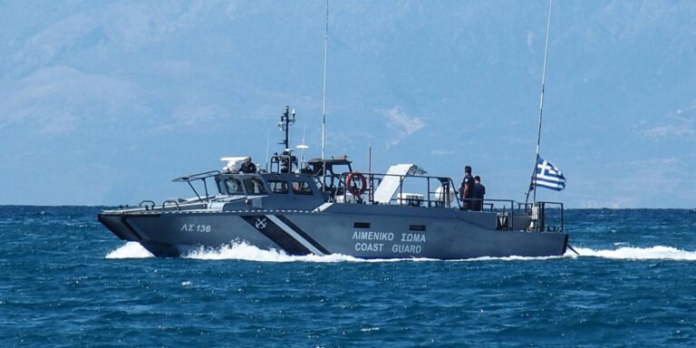 Οκτώ επιχειρήσεις διάσωσης μεταναστών νότια της Κρήτης -Περίπου 400 άτομα περισυνέλλεξε το Λιμενικό