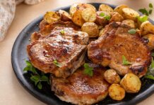 Συνταγή για μπριζόλες με πατάτες στο air fryer -Λαχταριστές και ζουμερές, έτοιμες σε 30’