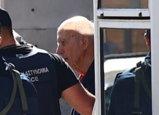 Η κόρη του 89χρονου τον κατακεραυνώνει -«Στην ουσία δεν είναι πατέρας μου», λέει και περιγράφει έναν πολύ ιδιόρρυθμο άνθρωπο