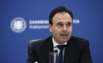 Παπαστεργίου: Υψηλά πρόστιμα στις πλατφόρμες που δεν θα συμμορφωθούν με την απαγόρευση χρήσης social media από παιδιά