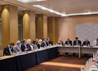 Συμμετοχή Σταύρου Αρναουτάκη σε σύσκεψη υπό τον Κωστή Χατζηδάκη για το νέο Πολυετές Δημοσιονομικό Πλαίσιο 2028-2034