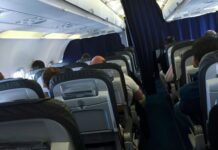 Συνελήφθη με το που προσγειώθηκε στην Κρήτη μεθυσμένος επιβάτης που έκανε άνω κάτω μία ολόκληρη πτήση