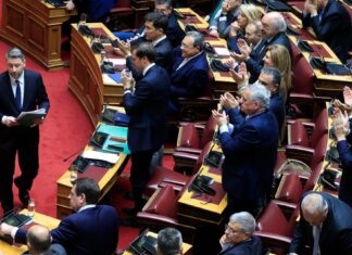 Αμφισβητούν τις δημοσκοπήσεις στο ΠΑΣΟΚ, μετωπική με τους δημοσκόπους -Η αγωνία για το κόμμα Τσίπρα