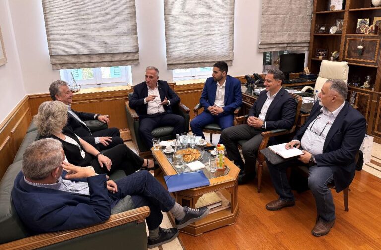 Συνάντηση Περιφερειάρχη Κρήτης Σταύρου Αρναουτάκη με τον Υφυπουργό Ανάπτυξης Σταύρο Καλαφάτη για την ενίσχυση του Οικοσυστήματος Καινοτομίας της Κρήτης