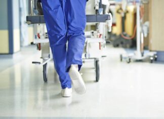 Επεκτείνεται για έναν ακόμη χρόνο το πρόγραμμα απασχόλησης 500 τραυματιοφορέων