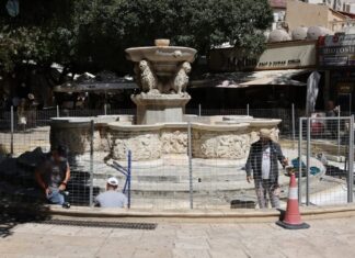 Περιφράσσονται τα Λιοντάρια στο Ηράκλειο εν μέσω τουριστικής περιόδου – Ερωτήματα και αντιδράσεις