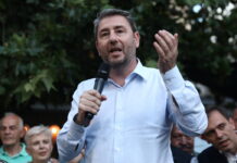 Επιχείρηση ανάκαμψης στο ΠΑΣΟΚ και άνοιγμα Ανδρουλάκη στους νέους: Πρόταση για δωρεάν πρόσβαση στα Μέσα Μαζικής Μεταφοράς