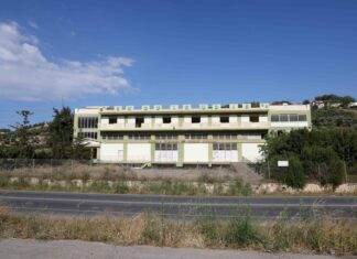 Δομή μεταναστών: Χωρίς αντιπρόταση η τηλεδιάσκεψη – «Κλειδώνει» το πρώην εργοστάσιο Σκουλούδη