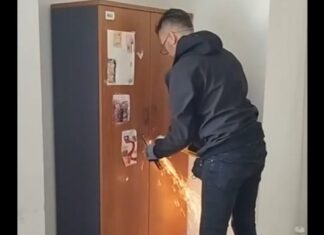 Βίντεο: Η στιγμή που κόβουν με τροχό το ντουλάπι της Τυχεροπούλου στον ΟΠΕΚΕΠΕ -Έρευνα στο γραφείο της, ο φάκελος με τις αιτήσεις