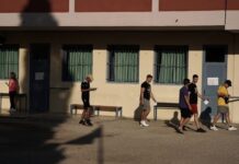 Απολύθηκαν εκπαιδευτικοί με πλαστά Proficiency