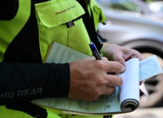 Τέλος εποχής για τα μπλοκάκια της Τροχαίας -Πώς θα κόβουν πλέον κλήσεις οι τροχονόμοι