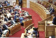 Μητσοτάκης: Μείωση 10 λεπτά στη βενζίνη και 5 στο ντίζελ έως τέλος Αυγούστου -Συνεννόηση με τα δύο ελληνικά διυλιστήρια