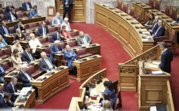 Μητσοτάκης: Μείωση 10 λεπτά στη βενζίνη και 5 στο ντίζελ έως τέλος Αυγούστου -Συνεννόηση με τα δύο ελληνικά διυλιστήρια