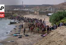 Πάνω από 60.000 μετανάστες εισέβαλαν στη Θέουτα -«Επίθεση» καταγγέλλει ο Σάντσεθ, κατηγορεί μαφίες διακινητών για διασπορά φημών