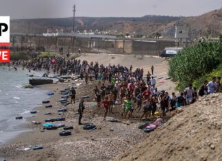 Πάνω από 60.000 μετανάστες εισέβαλαν στη Θέουτα -«Επίθεση» καταγγέλλει ο Σάντσεθ, κατηγορεί μαφίες διακινητών για διασπορά φημών