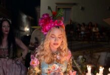 Madonna: Το ελληνικό γλέντι για τα 68α γενέθλιά της στην Κέρκυρα – ‘Εσπασε πιάτα