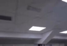 Πανηγυρισμοί στα αποδυτήρια της αλβανικής ομάδας Ντινάμο Σίτι που είναι έτοιμη να περάσει για πρώτη φορά σε κυρίως φάση ευρωπαϊκής διοργάνωσης.