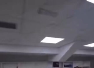 Πανηγυρισμοί στα αποδυτήρια της αλβανικής ομάδας Ντινάμο Σίτι που είναι έτοιμη να περάσει για πρώτη φορά σε κυρίως φάση ευρωπαϊκής διοργάνωσης.