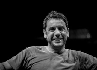 Ο Σταύρος Ξαρχάκος για τον Γιώργο Μαζωνάκη: «Αποχαιρετούμε το τελευταίο λαϊκό είδωλο, έναν καλλιτέχνη καθολικής αποδοχής»