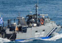 Συναγερμός στη Μύκονο: Φωτιά σε οχηματαγωγό πλοίο με 29 επιβαίνοντες – Σε εξέλιξη μεγάλη επιχείρηση
