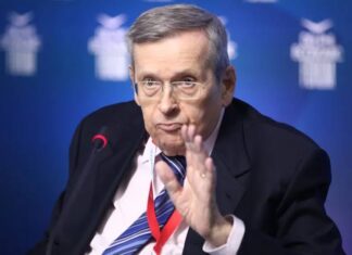 Μητσοτάκης: Δόθηκε το όνομα του Στ. Μάνου σε αίθουσα του υπουργείου Περιβάλλοντος