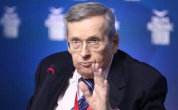 Μητσοτάκης: Δόθηκε το όνομα του Στ. Μάνου σε αίθουσα του υπουργείου Περιβάλλοντος